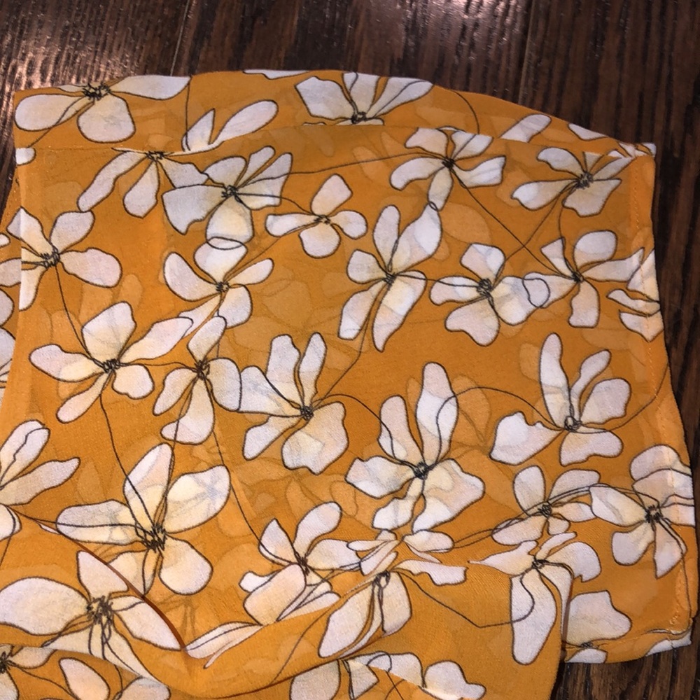 Cabi yellow floral top size xsmall - Picture 3 of 4
